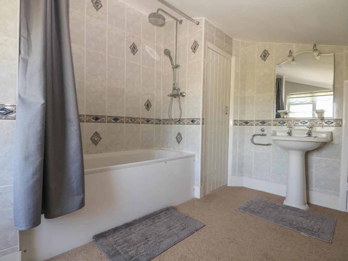1 Paythorne Farm Cottages Henfield ภายนอก รูปภาพ